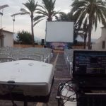 Descubre la magia del cine al aire libre con MovieMovil en Altea, disfrutando de una pantalla de 4x3 metros y un ambiente único. Proyección de cine al aire libre en Altea con pantalla de 4x3 metros, organizada por MovieMovil.